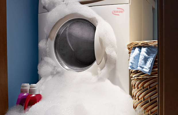 5 tác hại bạn cần biết khi máy giặt bị trào bọt